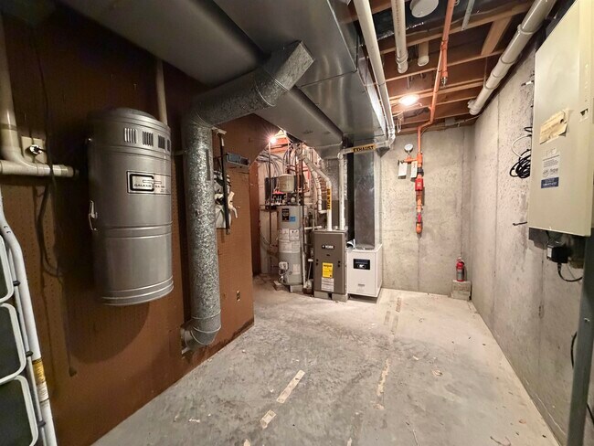 Building Photo - 17 Bayberry Dr