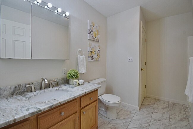 Building Photo - 19 Ptarmigan Dr