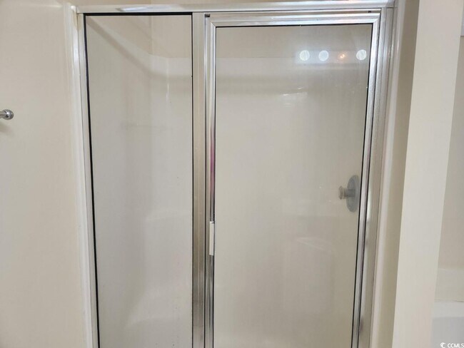 Building Photo - 33 Golf View Ct