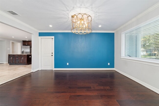 Building Photo - 3815 April Ln