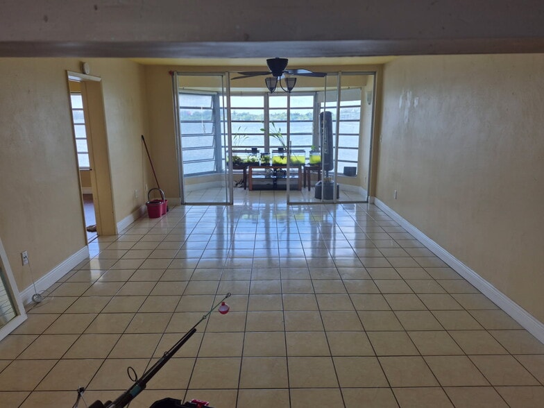 Building Photo - 1300 NE 191st St