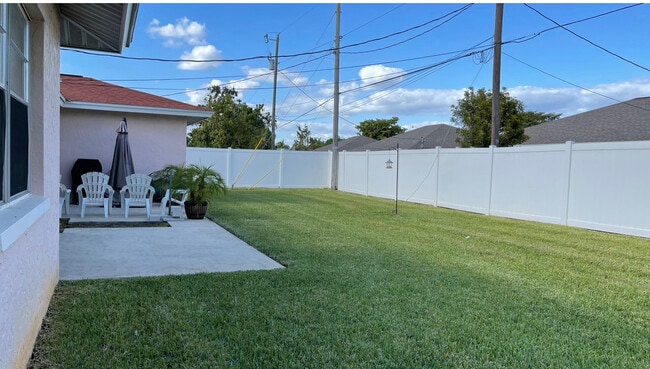 Building Photo - 3633 Country Club Blvd