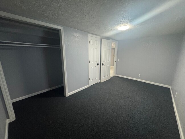 Building Photo - 2 bed 2 bath Bungalow in South Lincoln