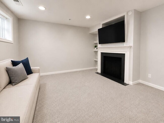Building Photo - 506 Fallsgrove Dr