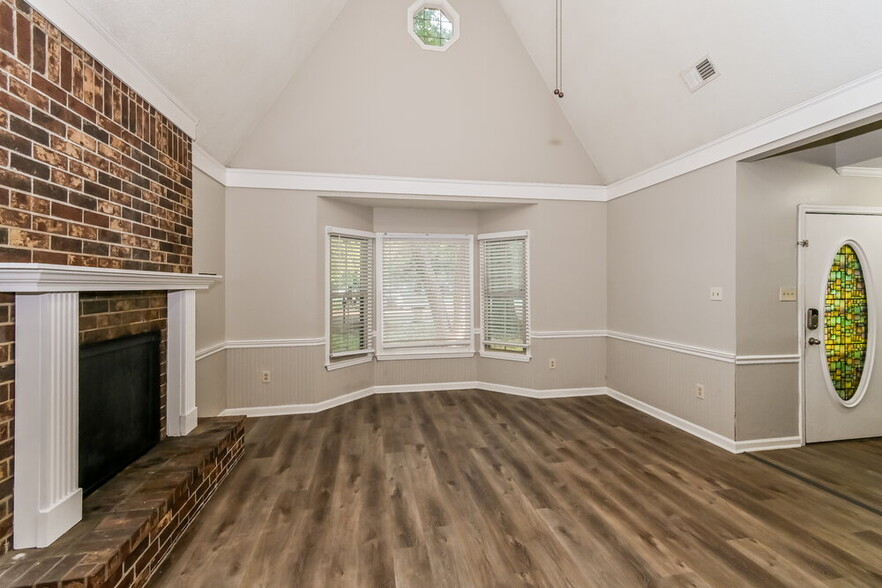 Building Photo - 861 White Pine Dr