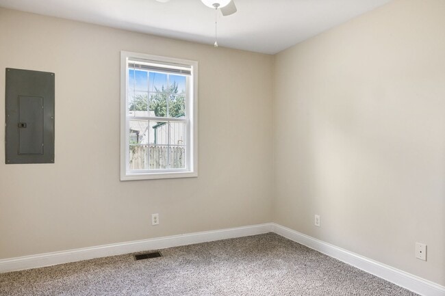 Building Photo - 55 Chestnut Dr