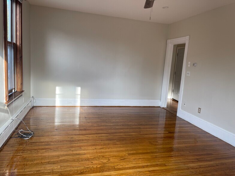 Building Photo - 338 K St