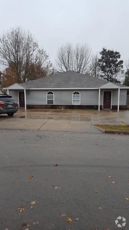 Building Photo - 1186 Emily Dr