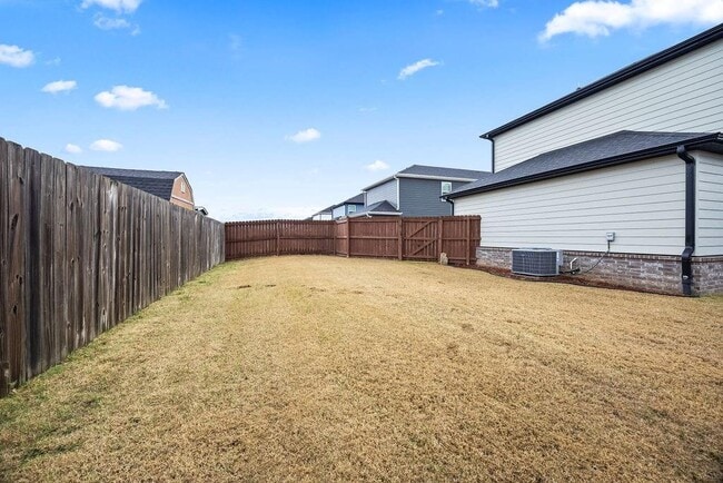 Building Photo - 1721 W Whitney Ln