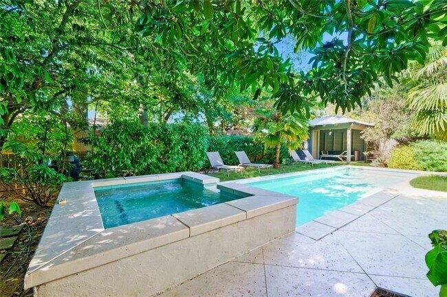 Building Photo - 868 Rosedale Rd NE