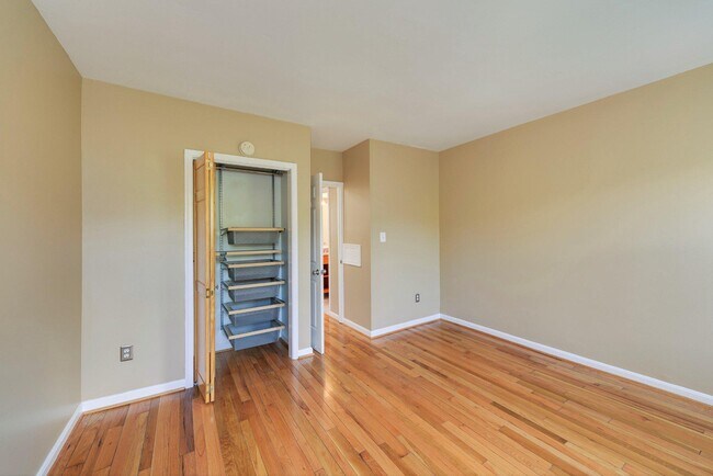 Building Photo - 3254 Q St NW