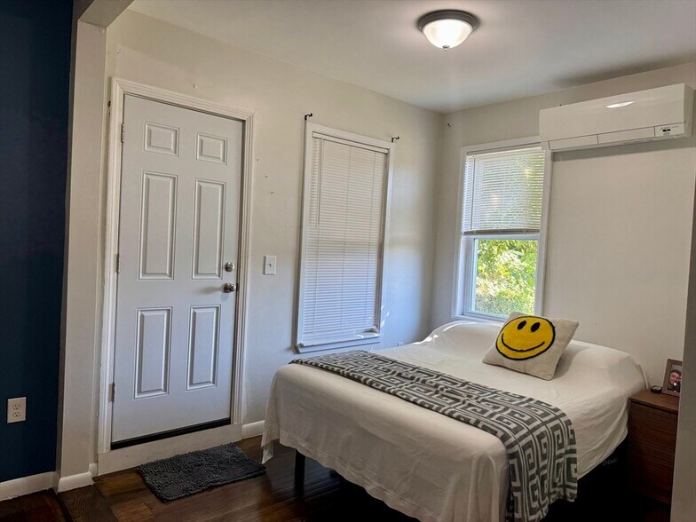 Building Photo - 116 Marginal St