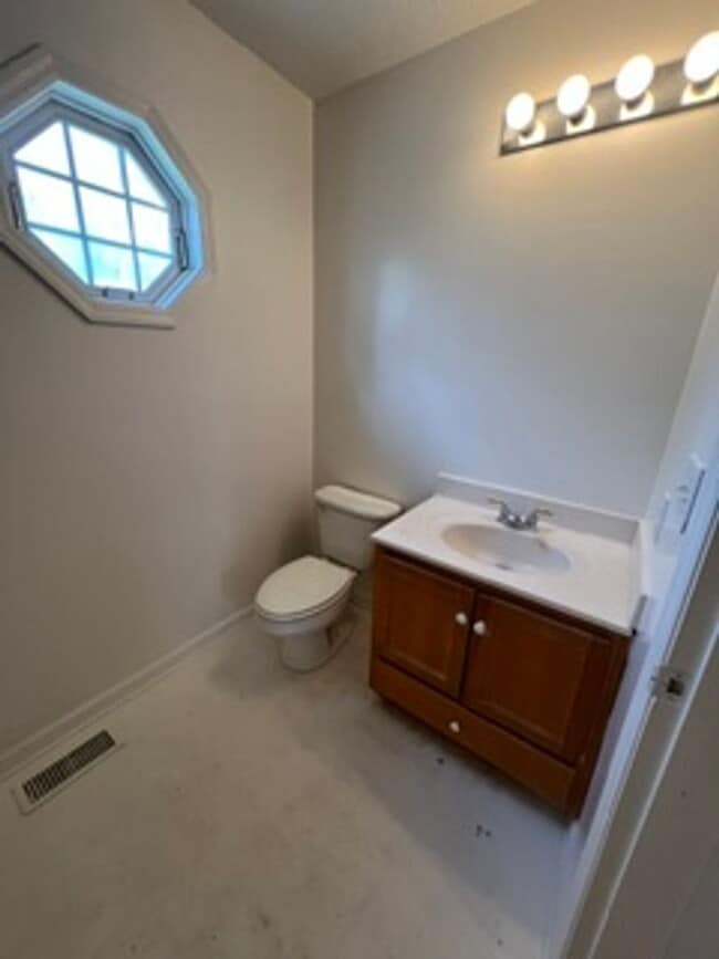 Building Photo - Single family home located in southern Rockbridge County