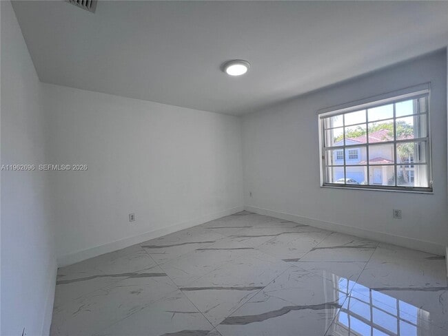 Building Photo - 109 Gables Blvd