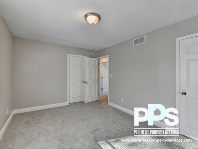 Building Photo - 390 W Lake Ave NW