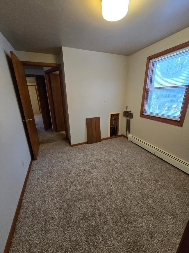 Building Photo - 210 Hendricks St