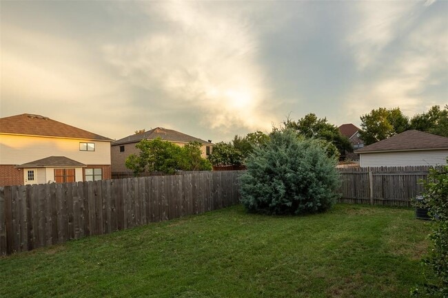 Building Photo - 2214 Milan Dr
