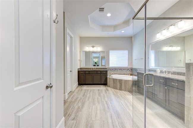 Building Photo - 2403 Juniper Bnd