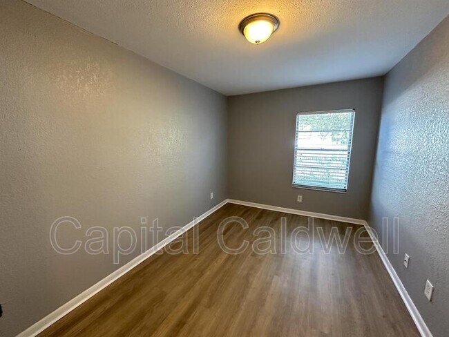 Building Photo - 5440 S MacDill Ave