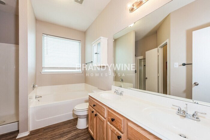 Building Photo - 1032 Buffalo Springs Dr