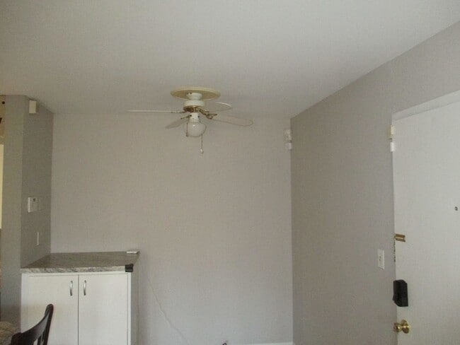Building Photo - One Bedroom Condo in Cardinal Forest, Springfield