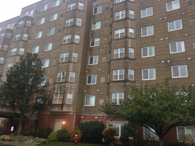 Building Photo - 1 Cityview Ln