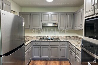 Building Photo - Updated 3 Bd /2 Ba House with NEW KITCHEN ...