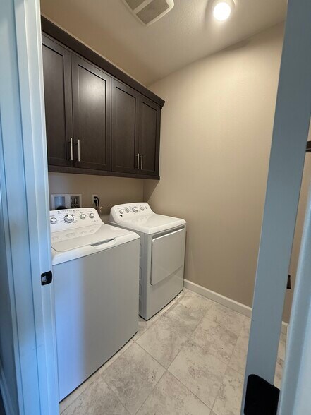 Building Photo - 1572 Fortaleza Way #18