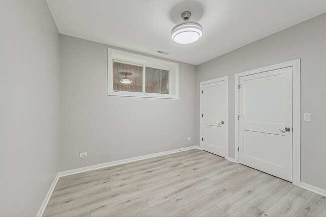 Building Photo - 6626 S Ingleside Ave