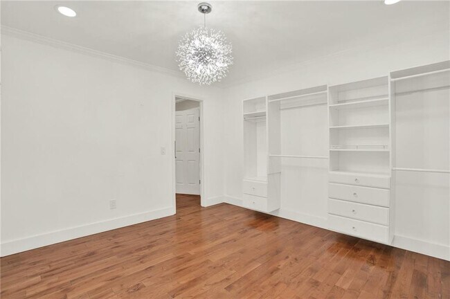 Building Photo - 3270 Brookview Dr