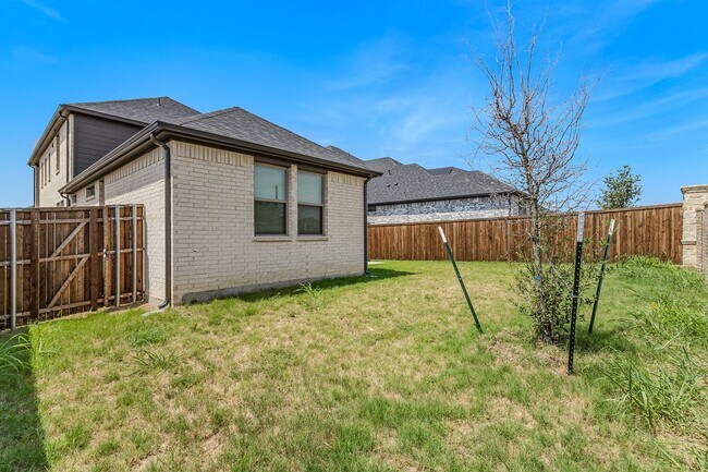 Building Photo - 706 Melody Hl Dr