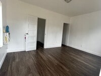 Building Photo - 1107 7th St