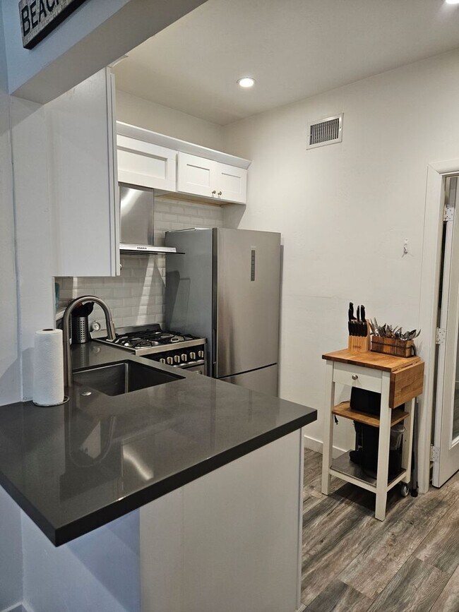 Building Photo - 540 Orange Ave