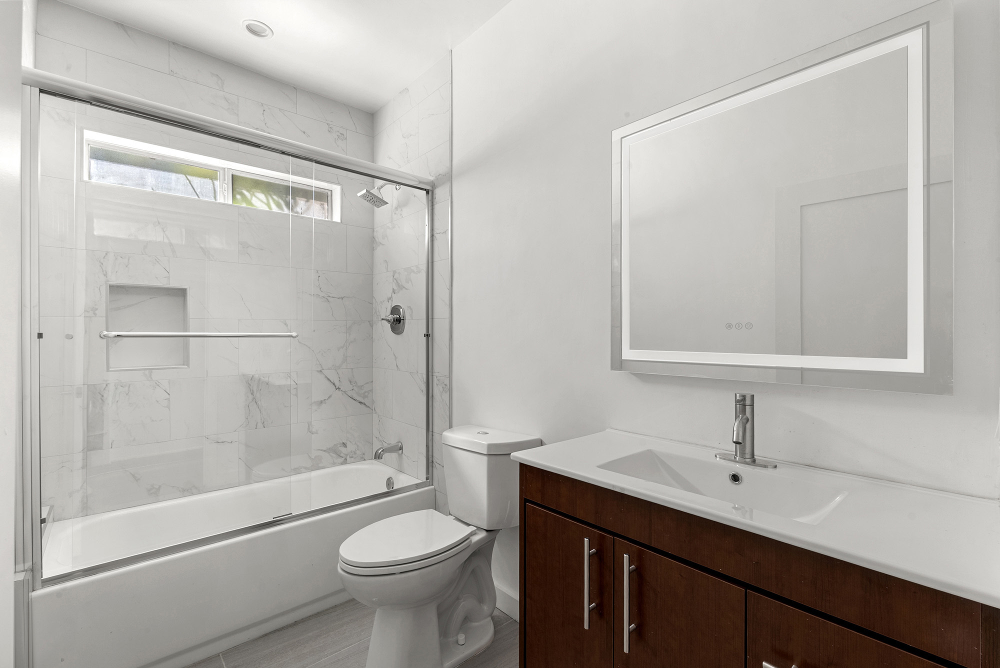 Building Photo - 1301 N Poinsettia Pl