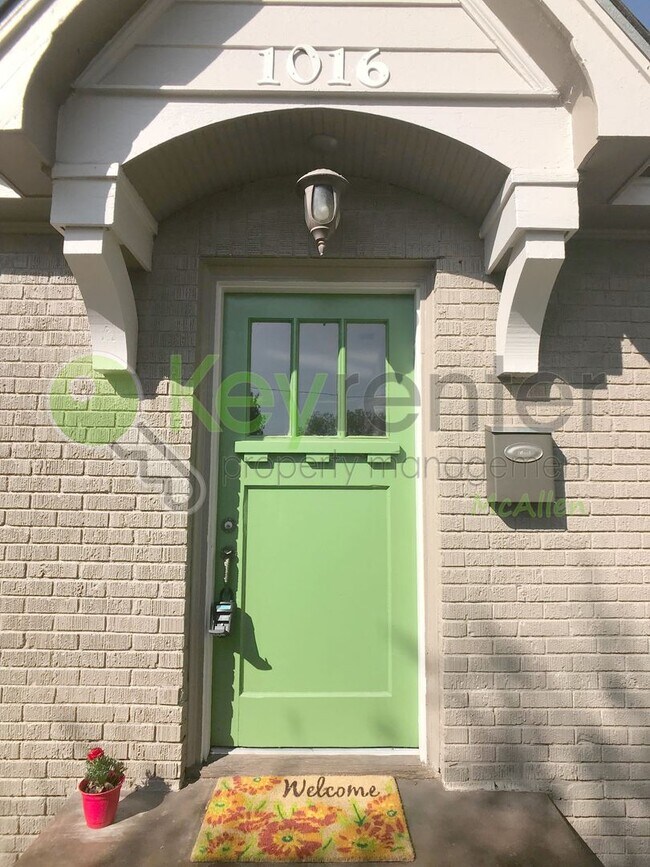 Building Photo - 2Bed/1Bath w/office in Central Mcallen ( Laurel and 10th )