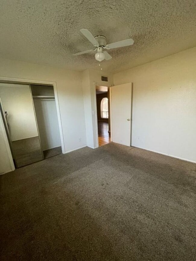 Building Photo - 1150 N Wedgewood Cir