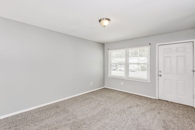 Building Photo - 3 Bed, 1 Bath Home with Deck & Fenced Backyard
