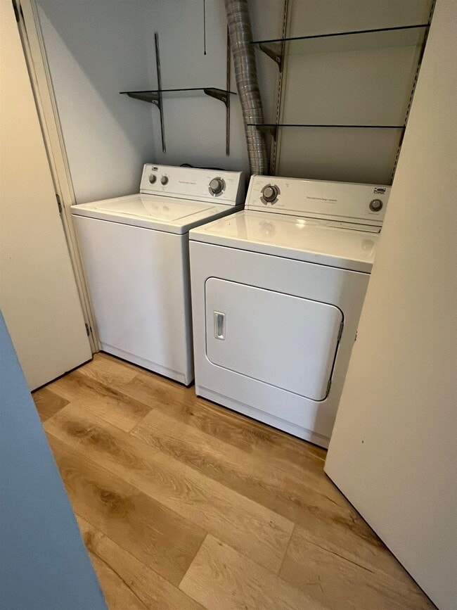 Building Photo - 1 Pine St