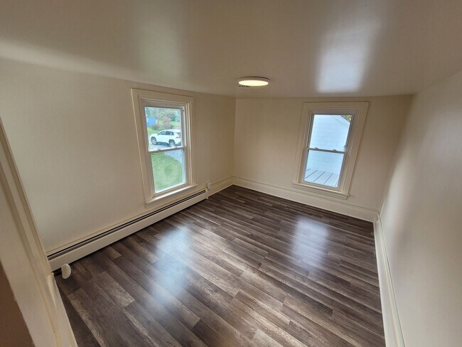 Building Photo - 103 Schoolhouse Rd