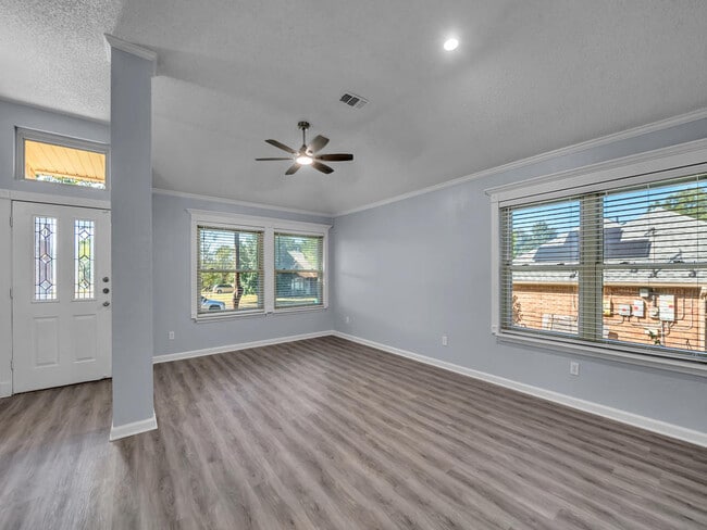 Building Photo - 307 Illinois Dr