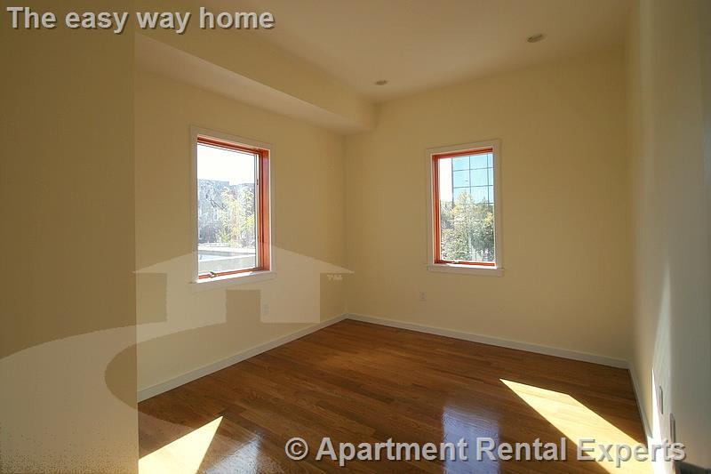 Building Photo - 2 Beech St