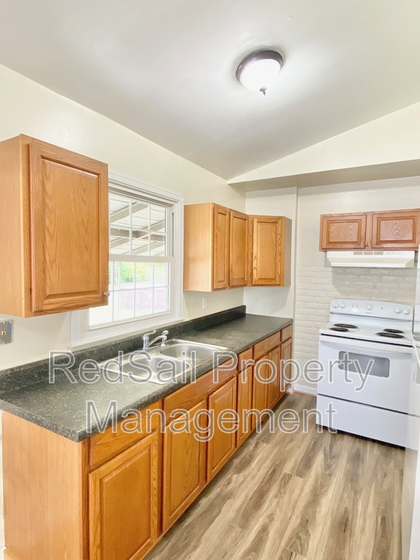 Building Photo - 710 72nd St