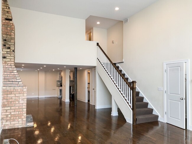 Building Photo - 1206 W Wrightwood Ave