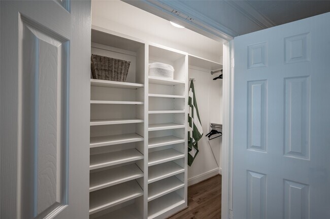 Building Photo - 14723 Barryknoll Ln