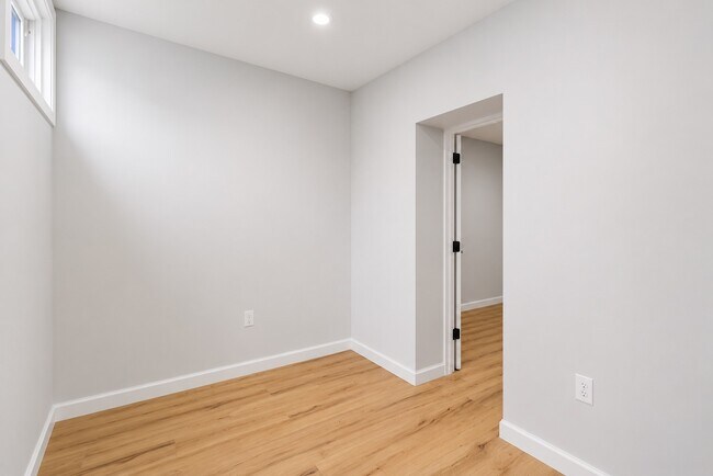 Building Photo - 2427 Ashland Ave