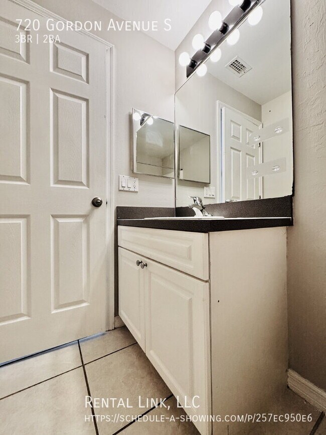 Building Photo - 720 Gordon Ave S