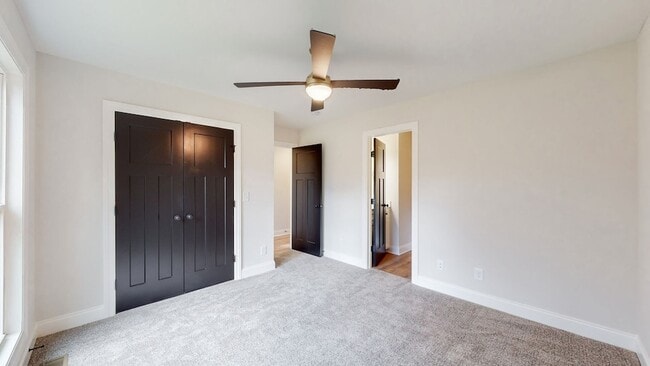 Building Photo - 232 Twin Cove Dr
