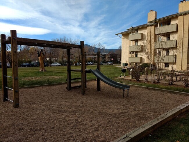 Building Photo - Cozy 2B/1.5B Quiet Boulder Unit - 1ST MONTH FREE