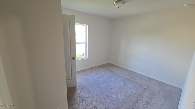 Building Photo - 354 Western Ave S