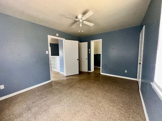 Building Photo - 611 McArthur Dr